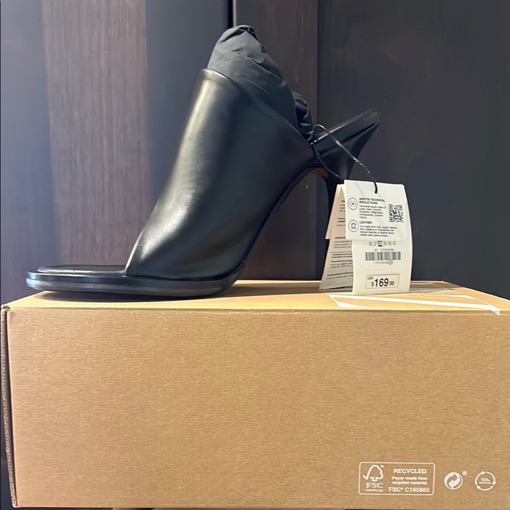 Zara Black Mules Sleek and Stylish Footwear